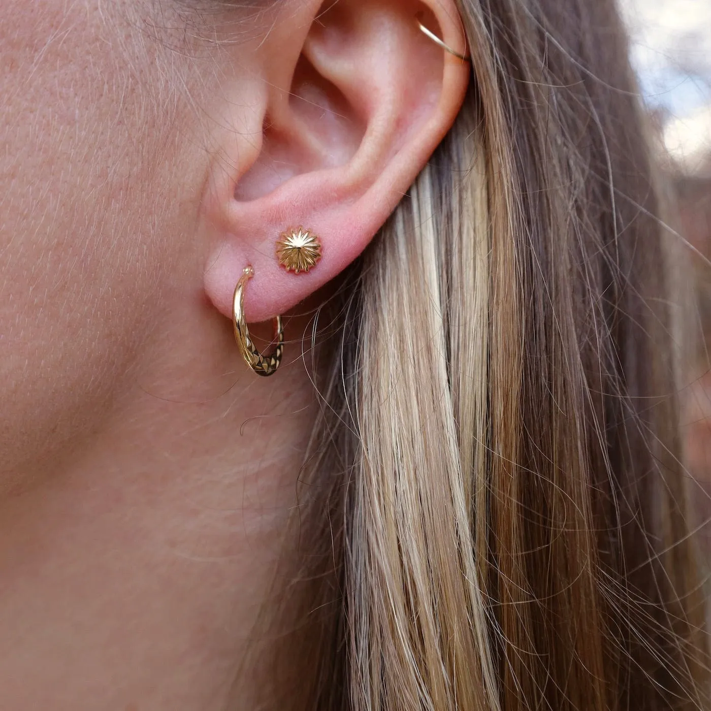 14k Yellow Gold 8mm Scallop Button Stud