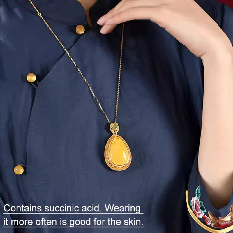 Elegant Lucky Flower Pendant Necklace