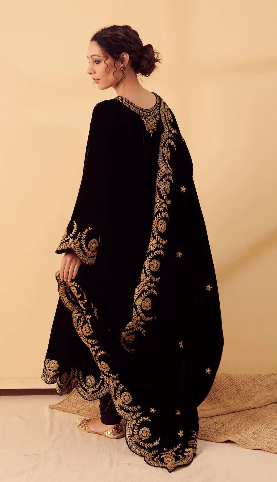 Naveli Black Zari Embroidered Anarkali Set