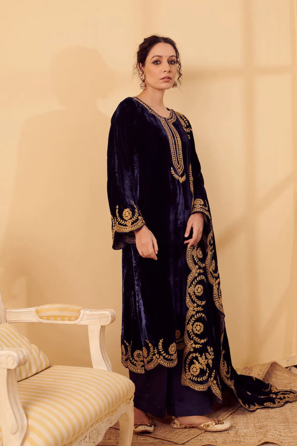 Naveli Navy Blue Zari Embroidered Kurta set