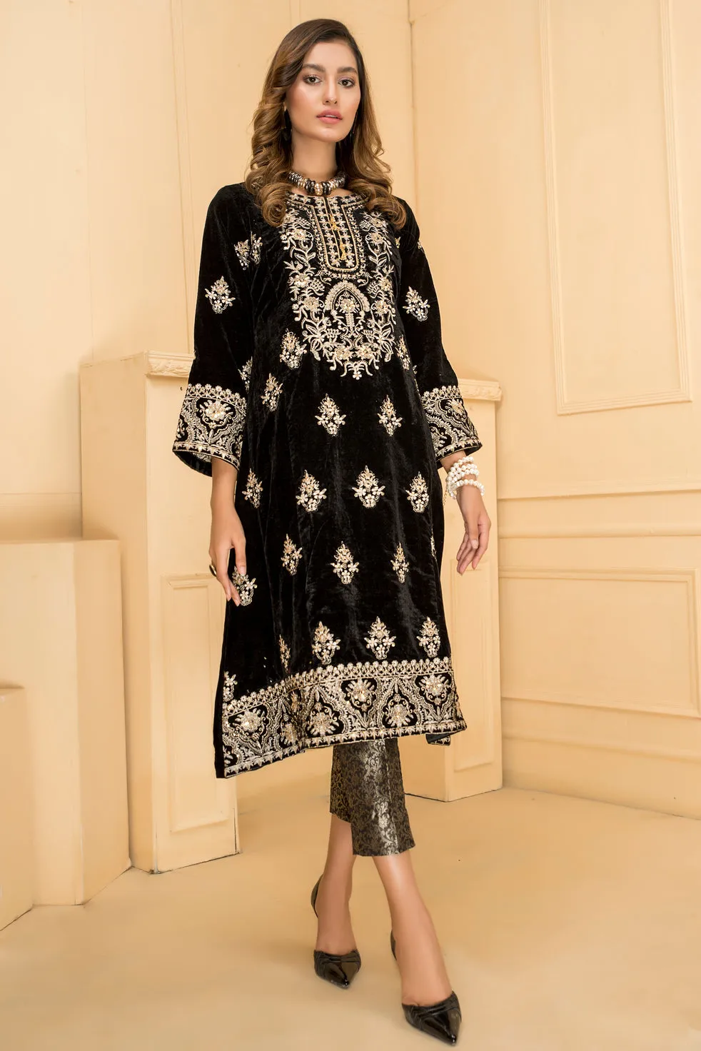 Ready To Wear 2 Pcs Velvet Dress By Zaiwa 02