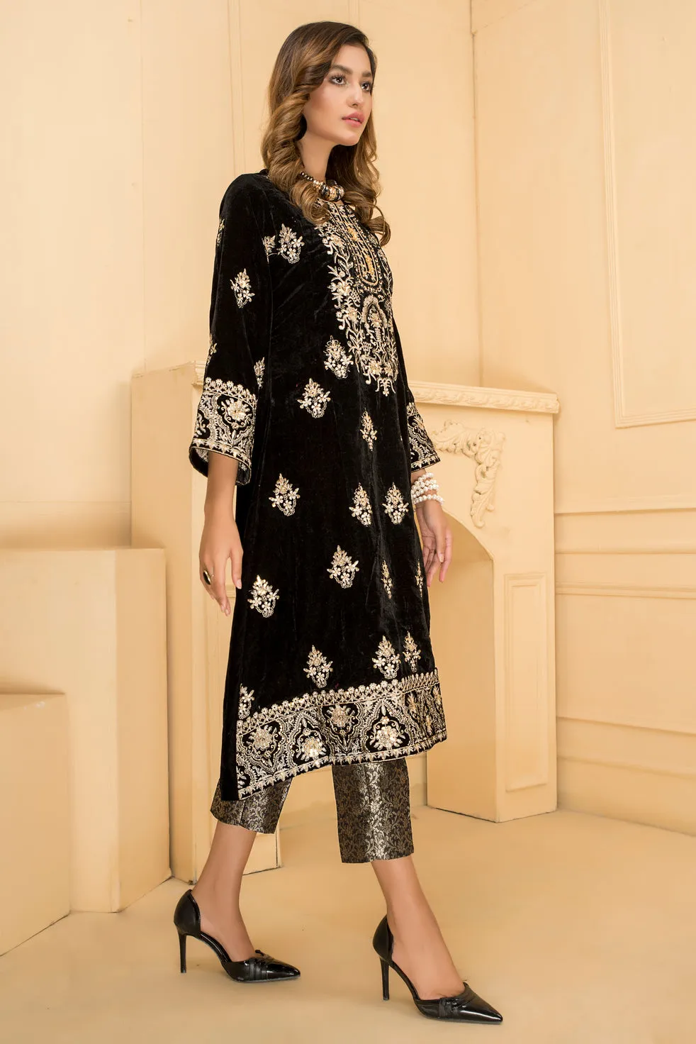 Ready To Wear 2 Pcs Velvet Dress By Zaiwa 02