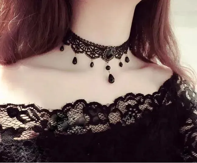 Velvet Fashion Choker Necklace for Women & Girls - Vintage Lace Necklace with Pendants