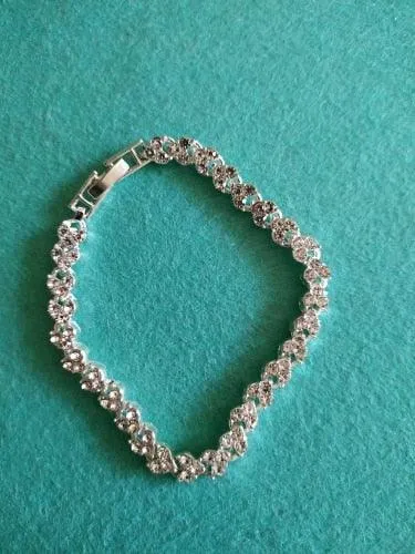 Women’S Silver Crystal Heart Charm Bracelet Special
